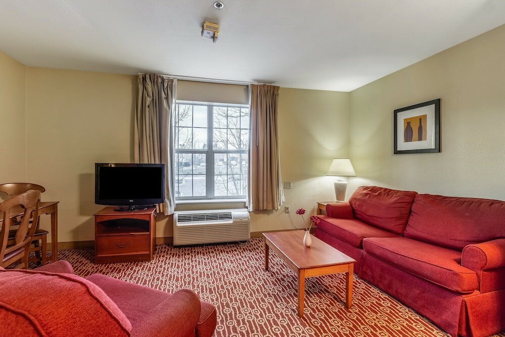 Фото HomeTowne Studios & Suites by Red Roof Columbia