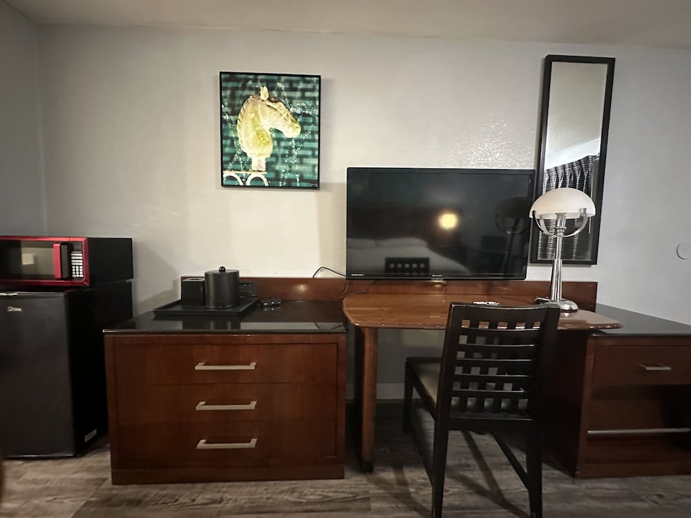 Фото Courtland Inn Motel