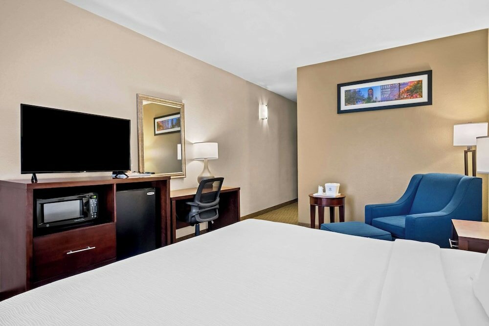Фото Comfort Suites Las Colinas Center