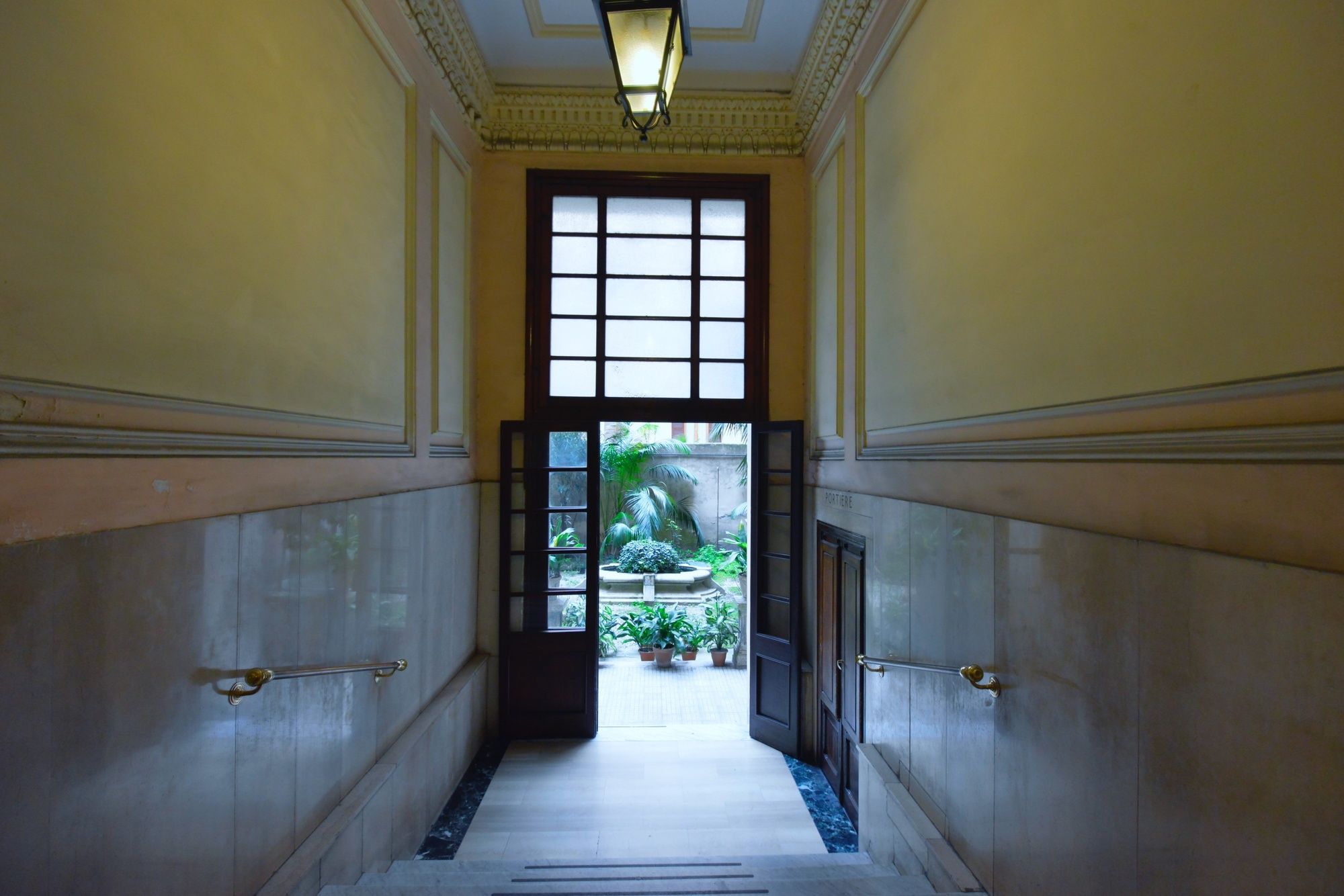 Фото White Vatican