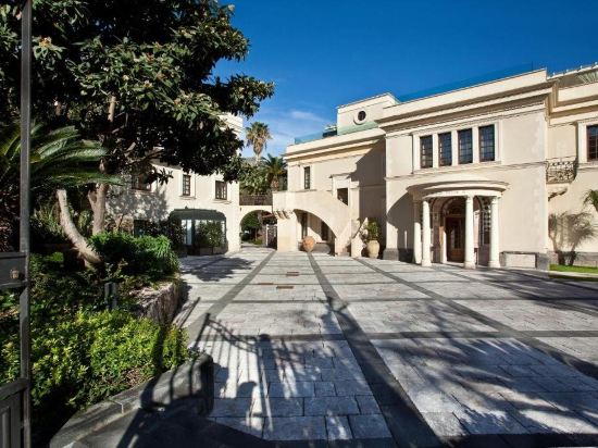 Фото The Ashbee Hotel