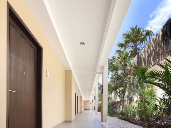 Фото D'Penjor Seminyak Hotel