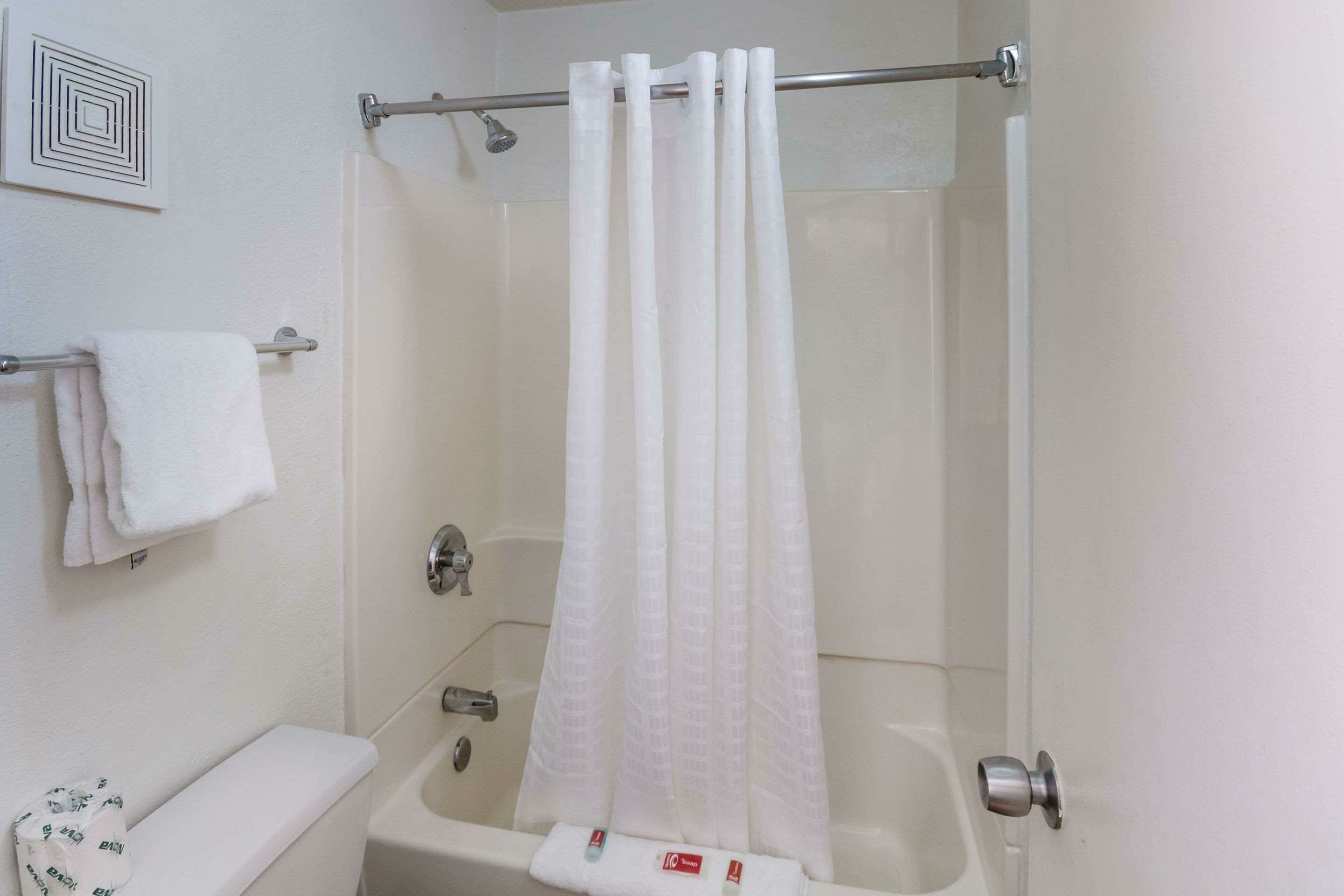 Фото Super 8 by Wyndham Charleston Wv