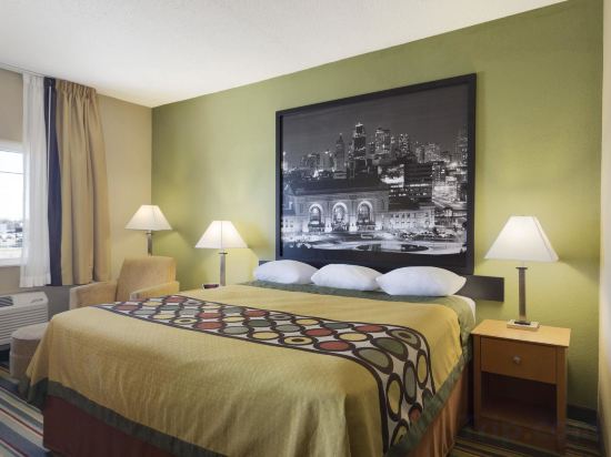 Фото Super 8 by Wyndham Lees Summit