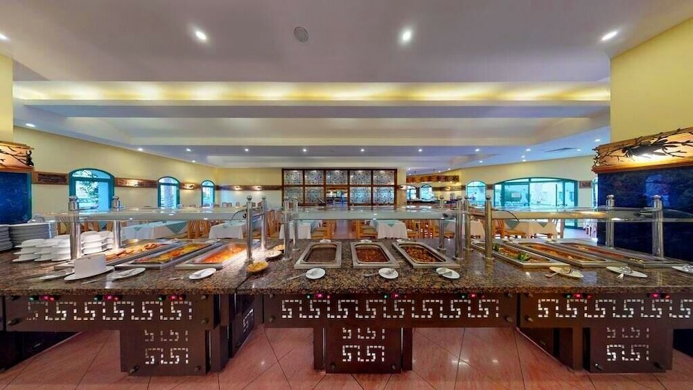 Фото Falcon Hills Hotel