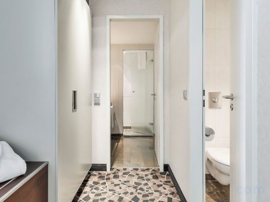 Фото Dorint Hotel am Heumarkt Cologne