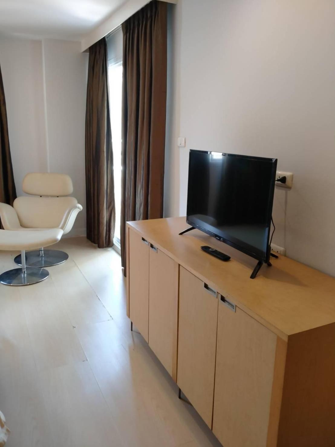 Фото The Tivoli Hotel