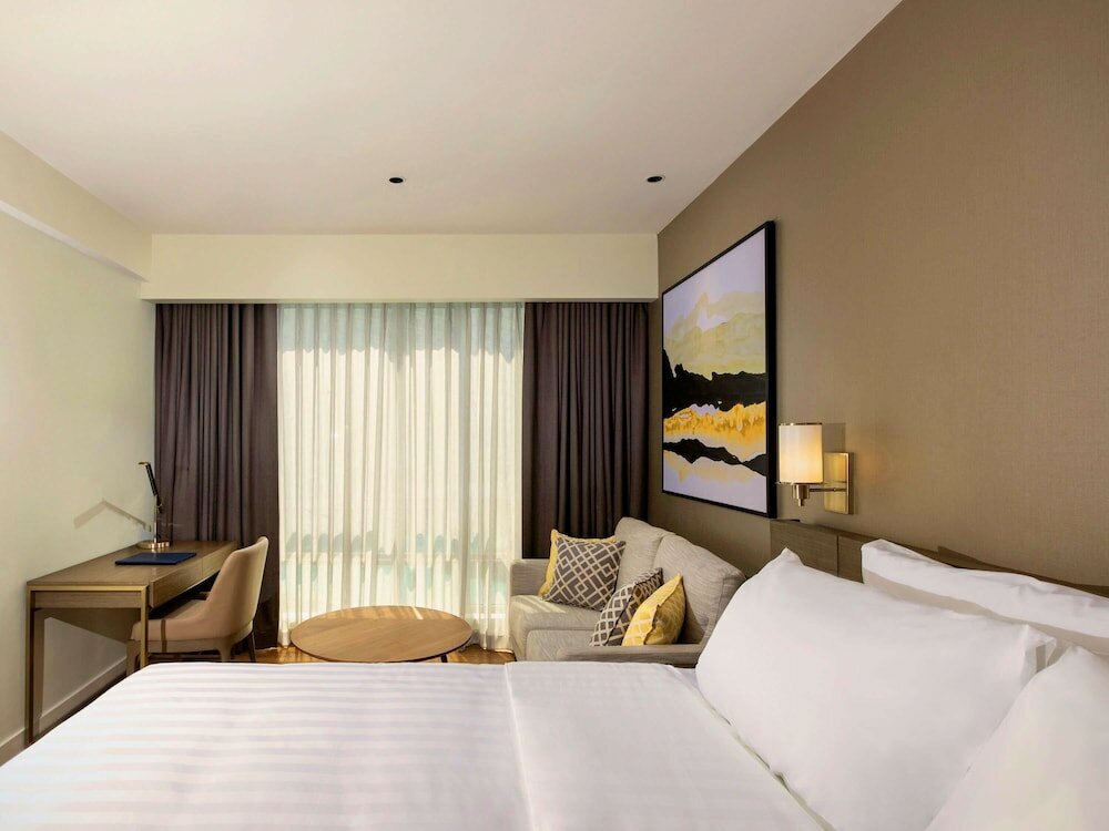 Фото Novotel Suites Manila at Acqua