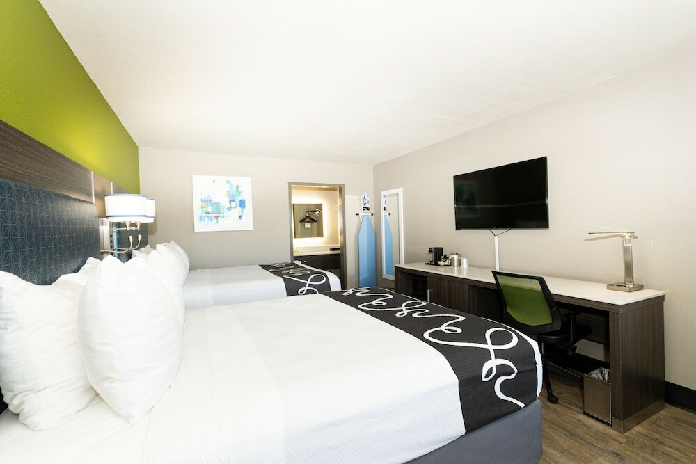 Фото SureStay Plus Hotel by Best Western Point Richmond