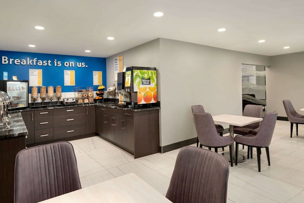 Фото Days Inn by Wyndham Wainwright