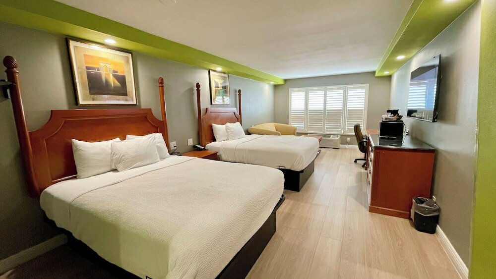 Фото SeaScape Inn - A FairBridge Hotel