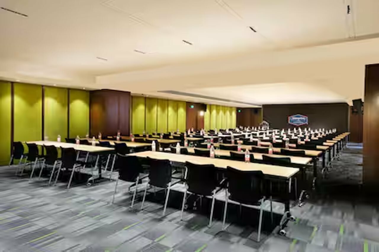 Фото Hampton by Hilton Wuhan East Lake Optics Valley