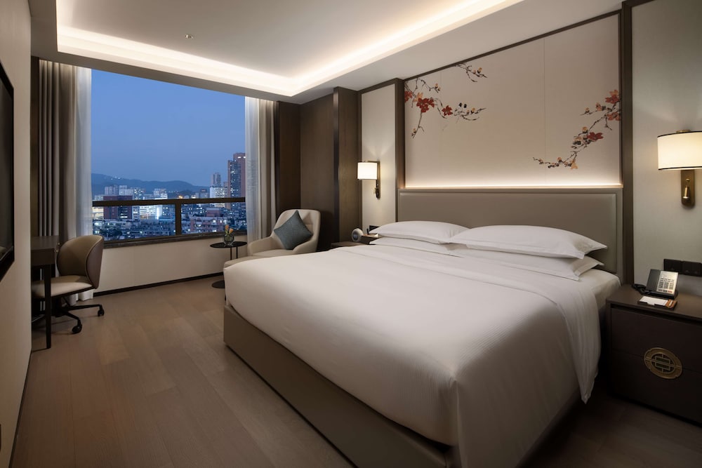 Фото Yuexiu Hotel Guangzhou, Curio Collection by Hilton