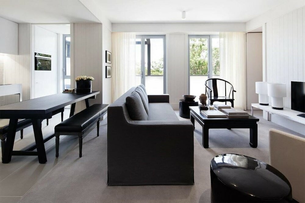 Фото Burbury Hotel & Apartments