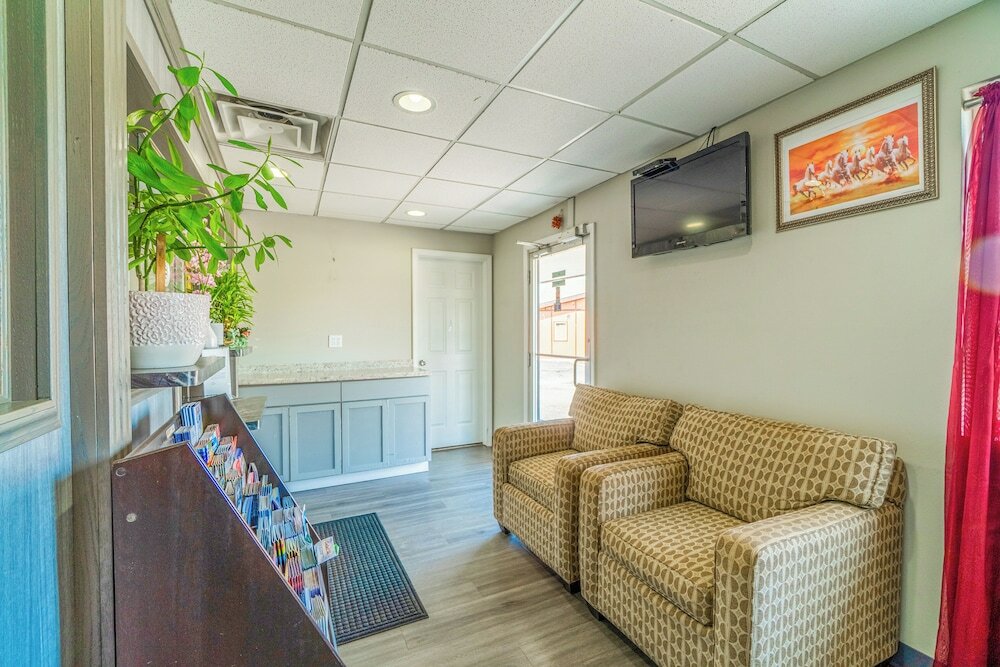 Фото Deluxe Inn & Suites By OYO Miami OK