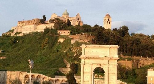 Гостиница Il Guasco Rooms в Анконе