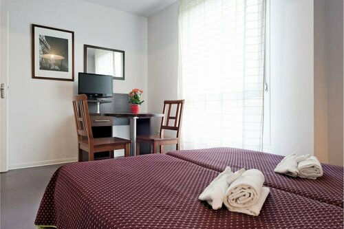 Гостиница Residhotel les Hauts d'Andilly в Сарселе