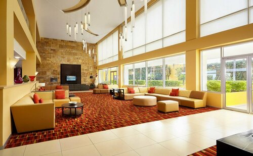 Гостиница Courtyard by Marriott Leon at the Poliforum в Леоне