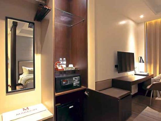 Фото The Marison Hotel