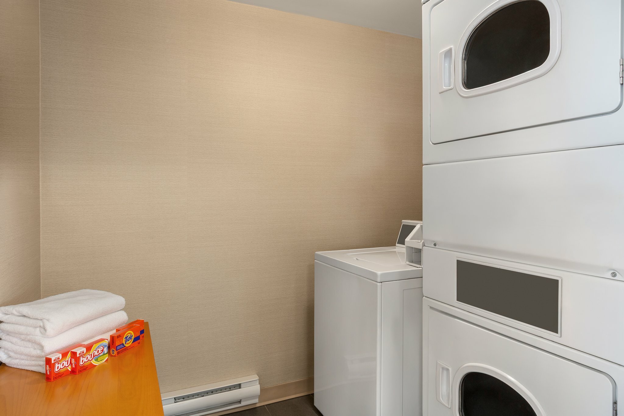 Фото Holiday Inn Express Vancouver Airport Richmond