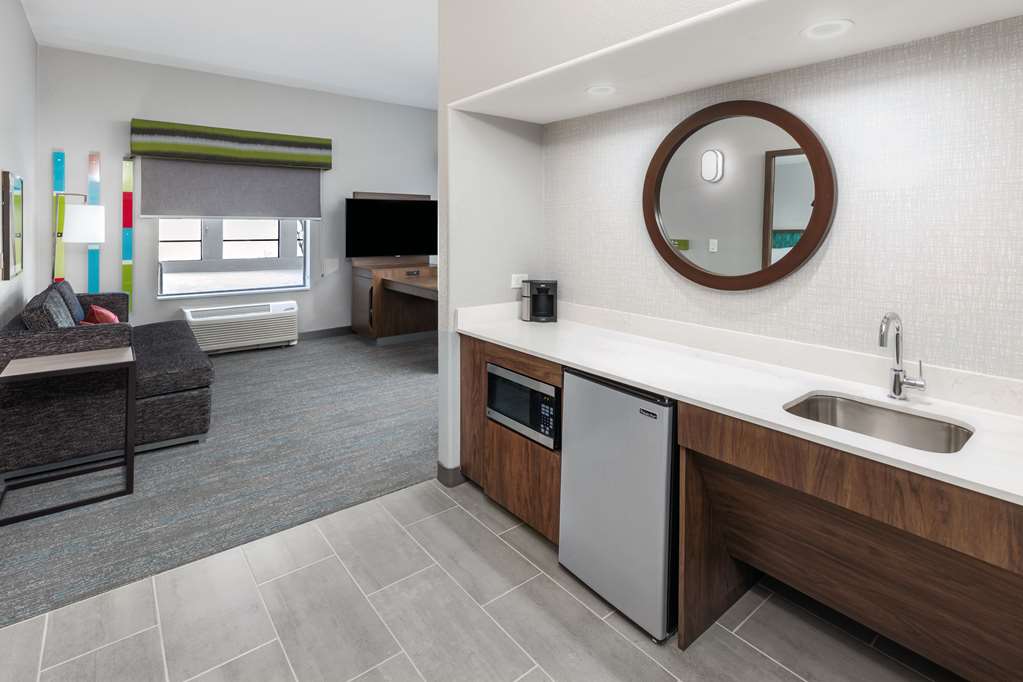 Фото Hampton Inn & Suites Dallas I-30 Cockrell Hill