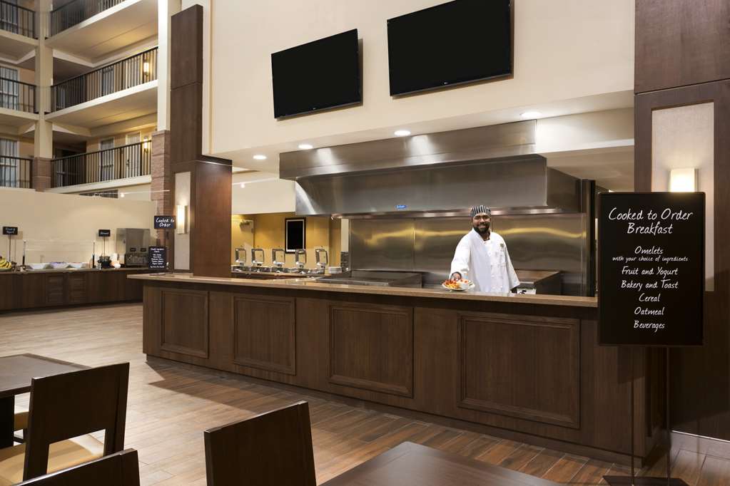 Фото Embassy Suites by Hilton Cleveland Beachwood