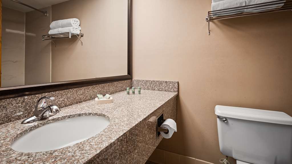 Фото Best Western East Towne Suites