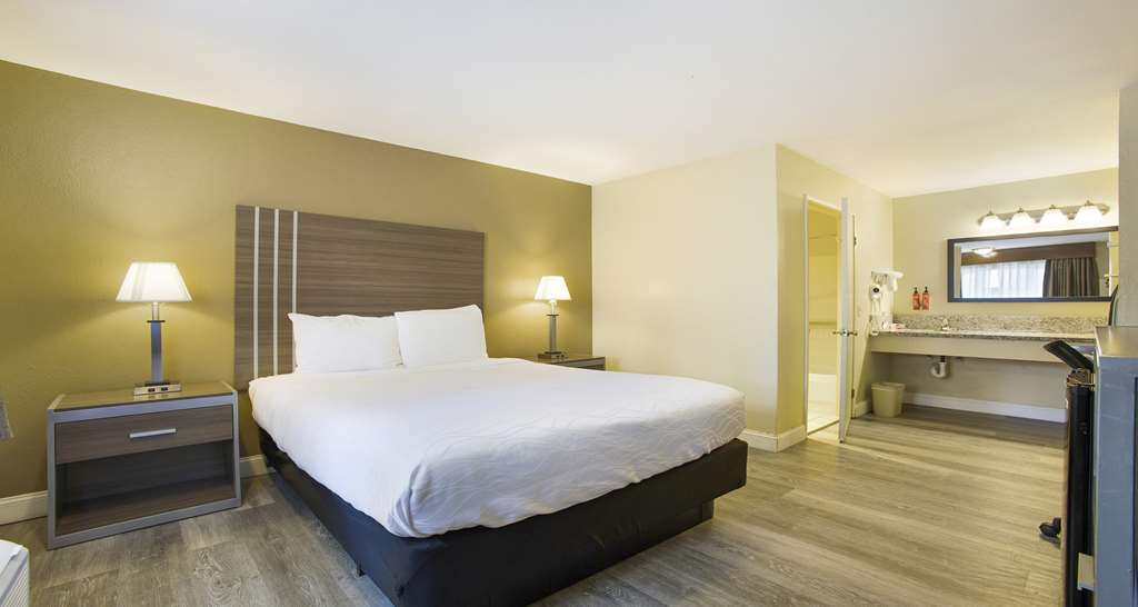 Фото SureStay Plus Hotel by Best Western Sacramento North