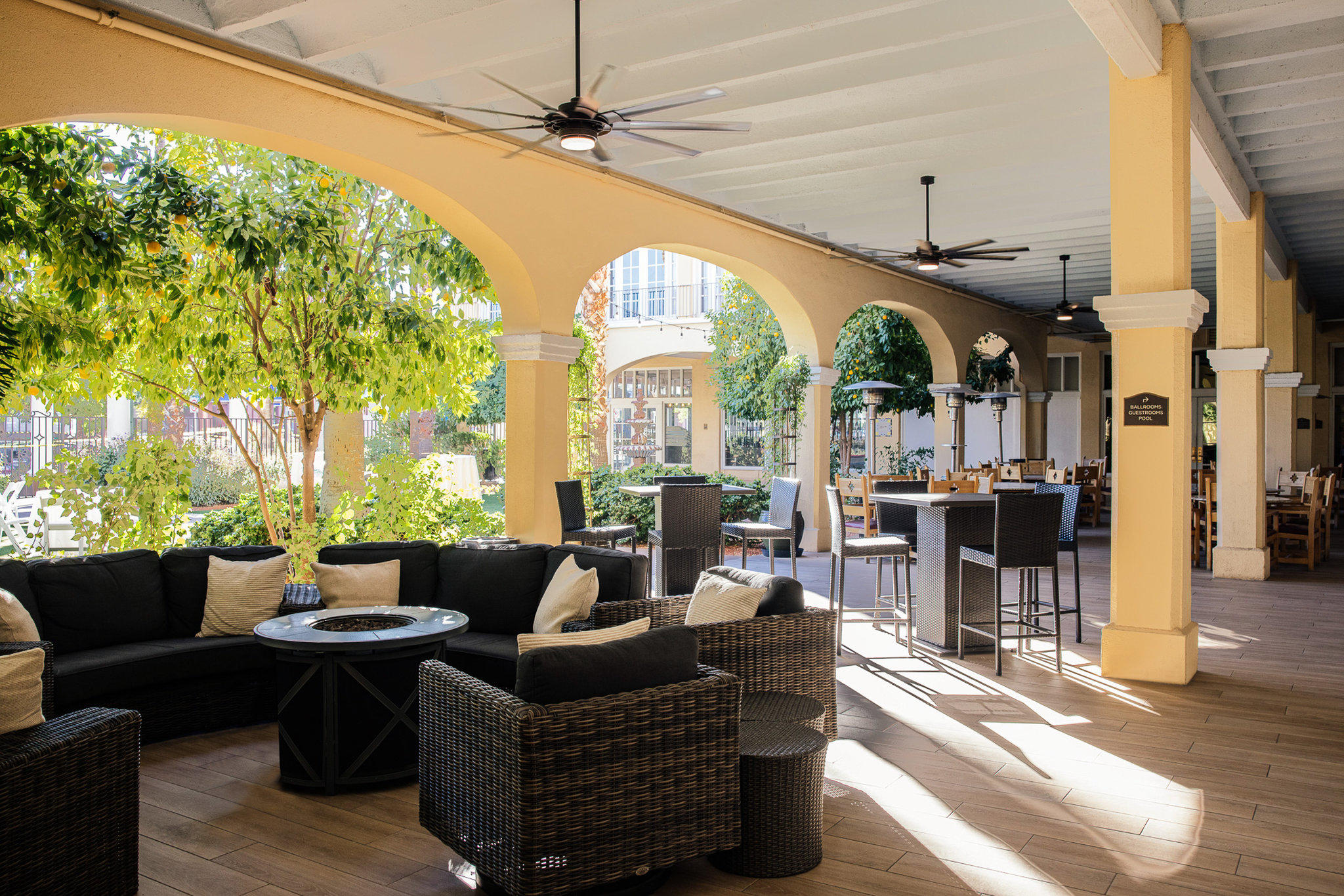 Фото Crowne Plaza Phoenix - Chandler Golf Resort, an Ihg Hotel