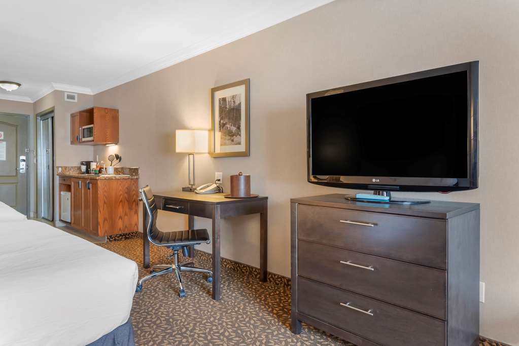 Фото Best Western Plus Fernie Mountain Lodge