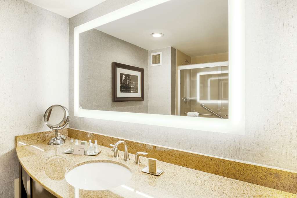 Фото DoubleTree by Hilton Austin - University Area