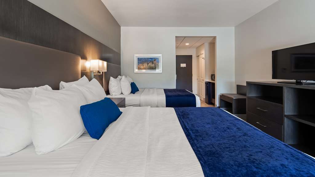 Фото Best Western Plus Roland Inn & Suites