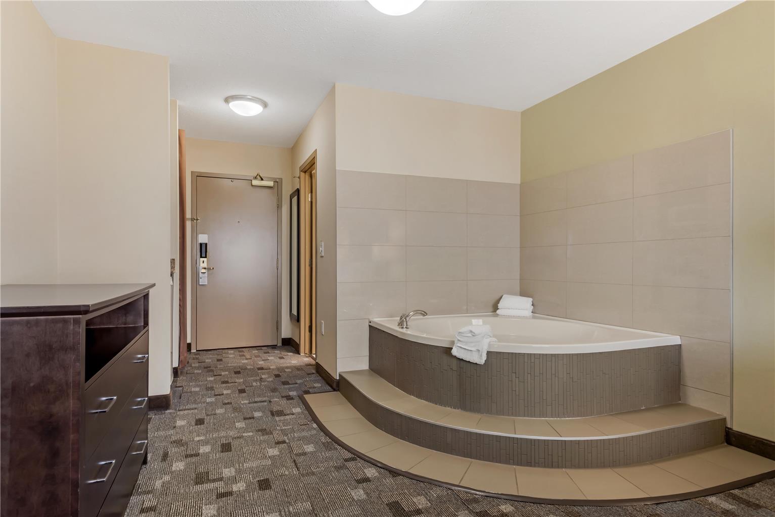 Фото Best Western Plus Red Deer Inn & Suites