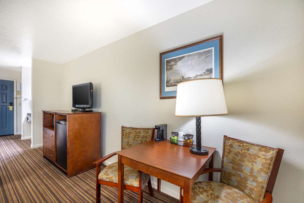 Фото Best Western Capital City Inn