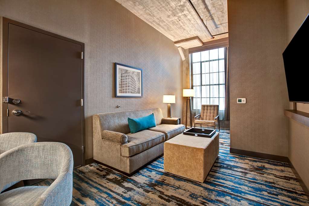 Фото Embassy Suites by Hilton Rockford Riverfront