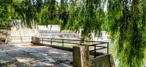 Искусственный водопад (Minsk, Polacki Park) ، معلم جذب سياحي