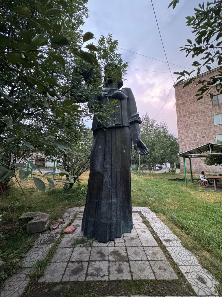 Genre sculpture Статуя поэмы Ануш Ованеса Туманяна, Vanadzor, photo