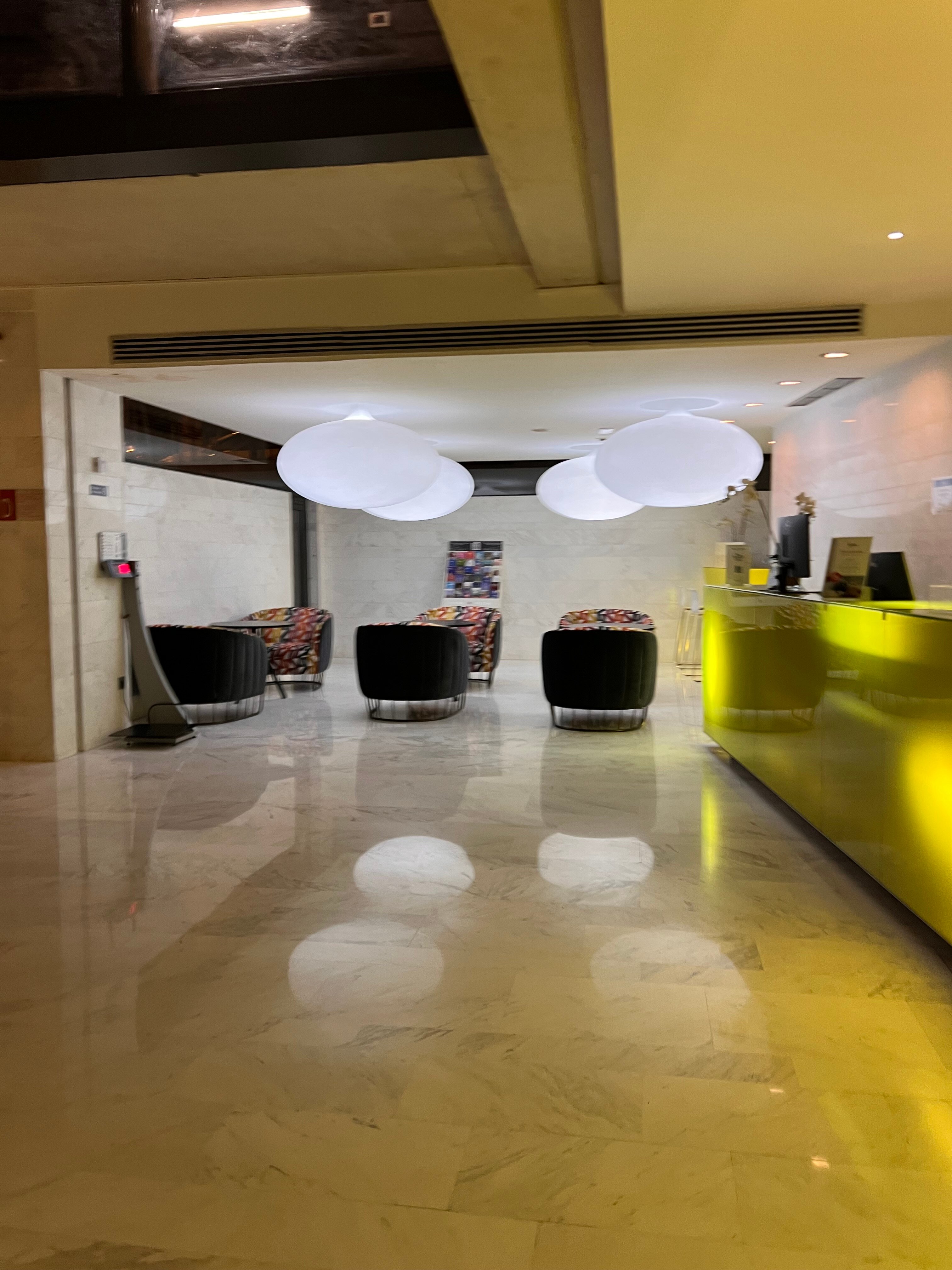 Фото Ikonik Angli