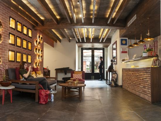 Фото Hotel Roadhouse