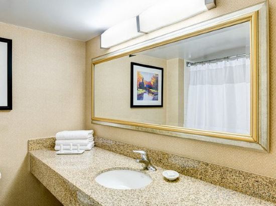 Фото Courtyard by Marriott Arlington Crystal City/Reagan National