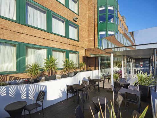 Фото Crowne Plaza London - Ealing