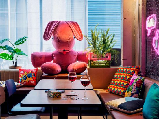 Фото Moxy Paris Bastille France