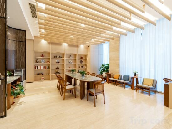 Фото China Electronics Huajing Business Hotel