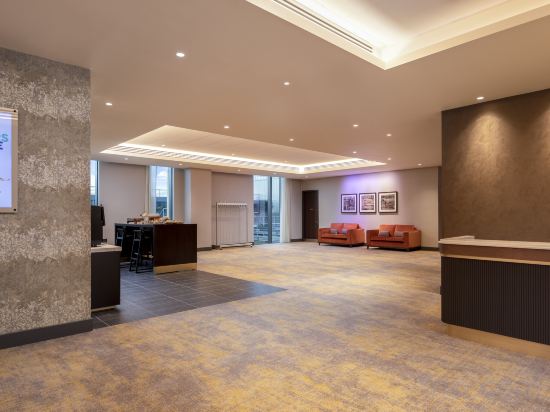 Фото Hilton Woking