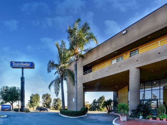 Фото Travelodge by Wyndham Commerce Los Angeles Area