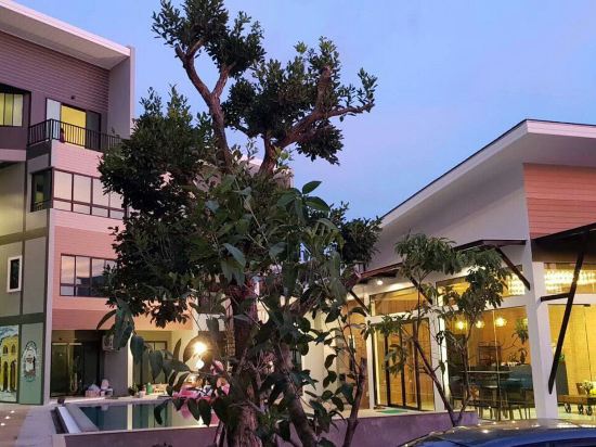 Фото Phuket Airport Place