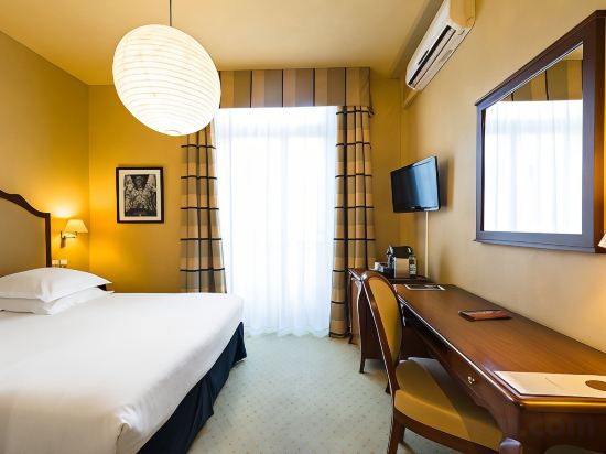 Фото Grand Hotel du Midi Montpellier