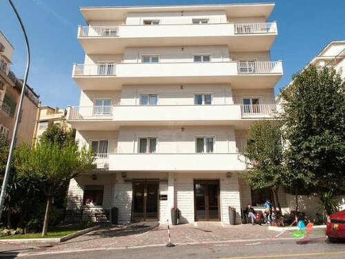 Club House Hotel