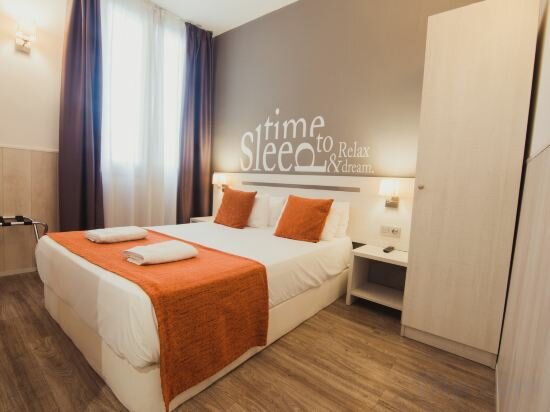 Фото Hostal Live Barcelona