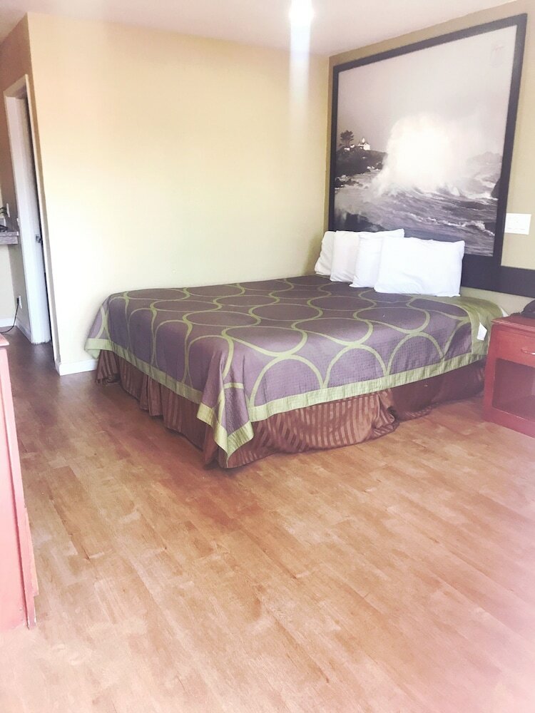 Фото Super 8 by Wyndham Redlands/San Bernardino